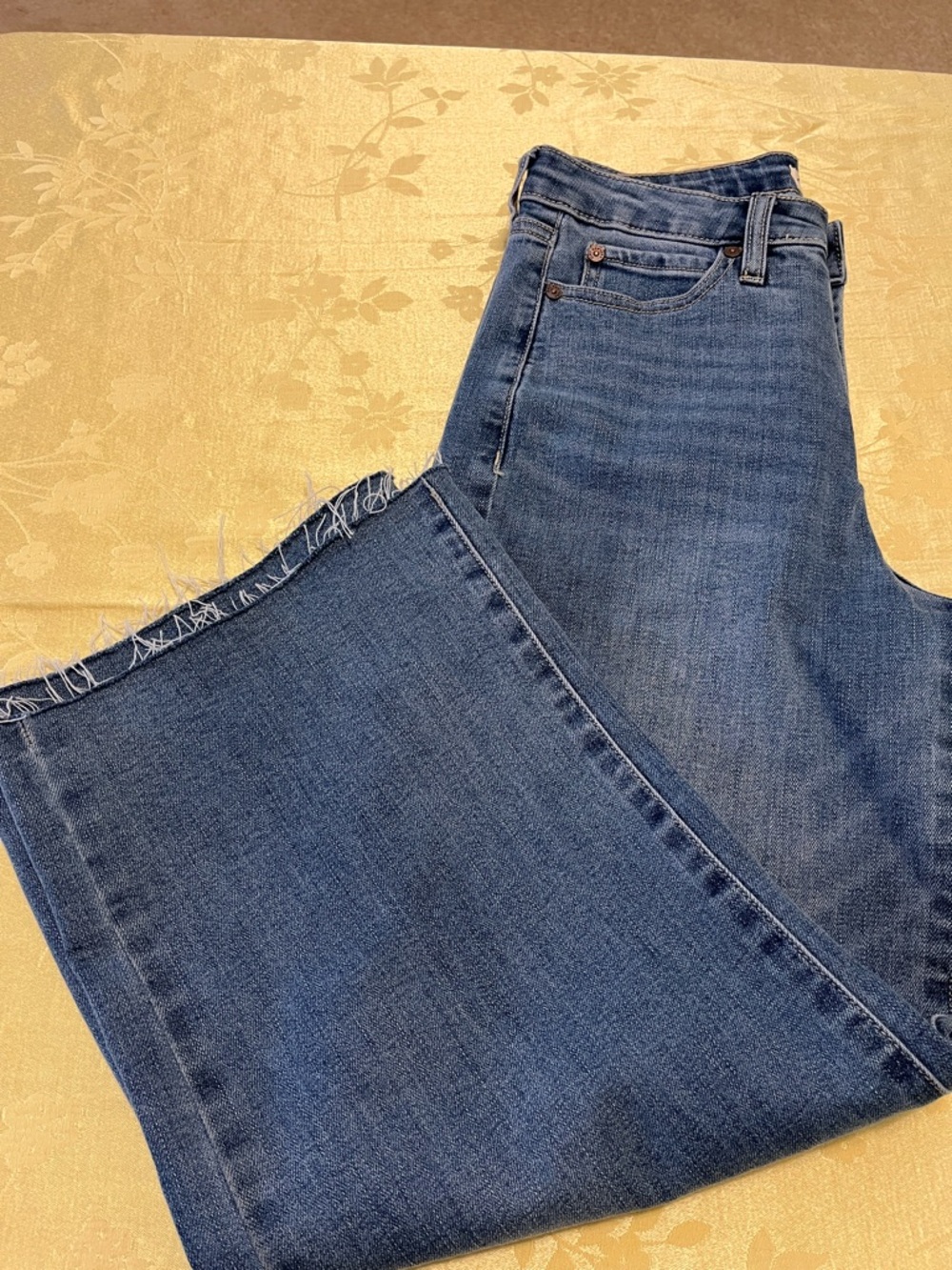 Oat New York Wide-Leg Jeans in Blue with Raw Hem